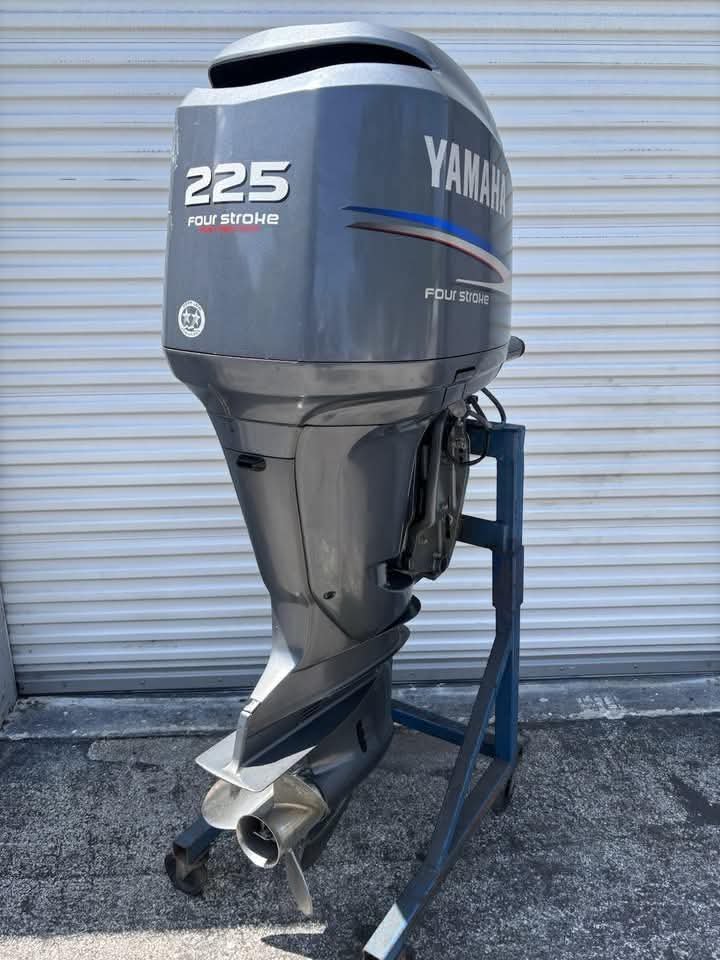 2010 Yamaha 225HP 4-Stroke Outboard Motor